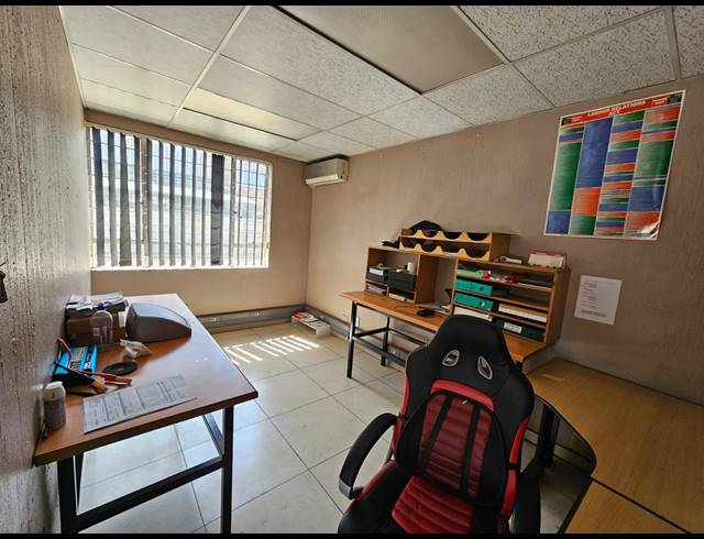 650M² FACTORY TO LET IN ROODEKOP